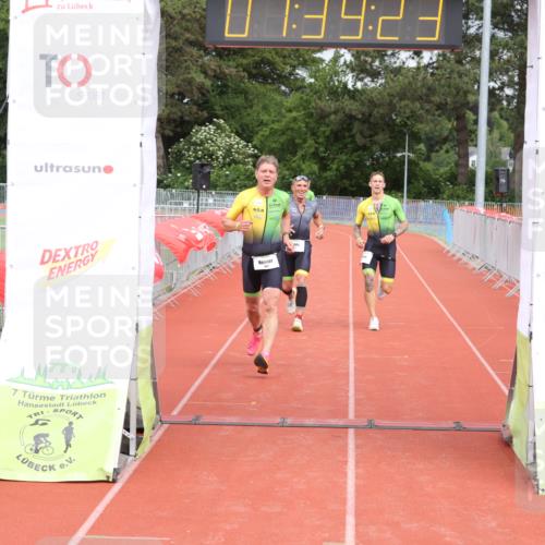 14.06.2026 - 7 Türme Triathlon Andreas Tolksdorf http://msf.ph/oto/9802196 14.06.2026 12:09:22 Ziel 460, 461, 463 meine-sportfotos.de