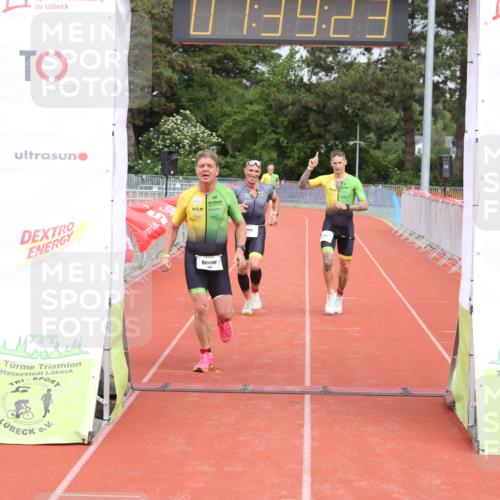 14.06.2026 - 7 Türme Triathlon Andreas Tolksdorf http://msf.ph/oto/9802203 14.06.2026 12:09:22 Ziel 460, 461, 463 meine-sportfotos.de