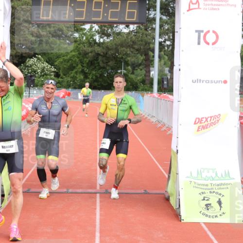 14.06.2026 - 7 Türme Triathlon Andreas Tolksdorf http://msf.ph/oto/9802222 14.06.2026 12:09:24 Ziel 460, 461, 463 meine-sportfotos.de
