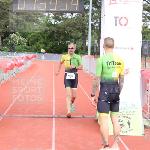 14.06.2026 - 7 Türme Triathlon Andreas Tolksdorf http://msf.ph/oto/9802233 14.06.2026 12:09:33 Ziel 461, 462, 463 meine-sportfotos.de