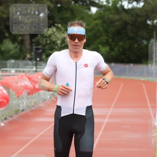 14.06.2026 - 7 Türme Triathlon Andreas Tolksdorf http://msf.ph/oto/9802307 14.06.2026 14:46:46 Ziel  meine-sportfotos.de