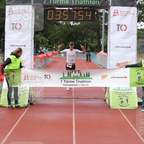 14.06.2026 - 7 Türme Triathlon Andreas Tolksdorf http://msf.ph/oto/9802353 14.06.2026 14:57:53 Ziel 805 meine-sportfotos.de