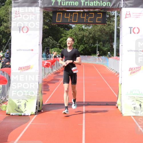 14.06.2026 - 7 Türme Triathlon Andreas Tolksdorf http://msf.ph/oto/9802543 14.06.2026 15:04:22 Ziel 878 meine-sportfotos.de