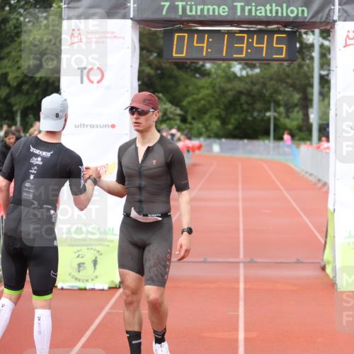 14.06.2026 - 7 Türme Triathlon Andreas Tolksdorf http://msf.ph/oto/9802837 14.06.2026 15:13:43 Ziel 924 meine-sportfotos.de