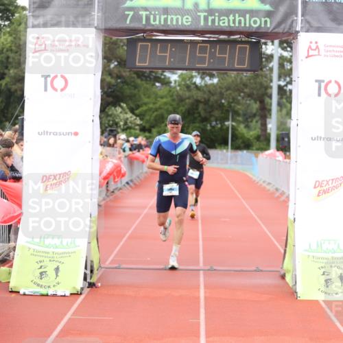 14.06.2026 - 7 Türme Triathlon Andreas Tolksdorf http://msf.ph/oto/9803082 14.06.2026 15:19:38 Ziel 977, 1113 meine-sportfotos.de
