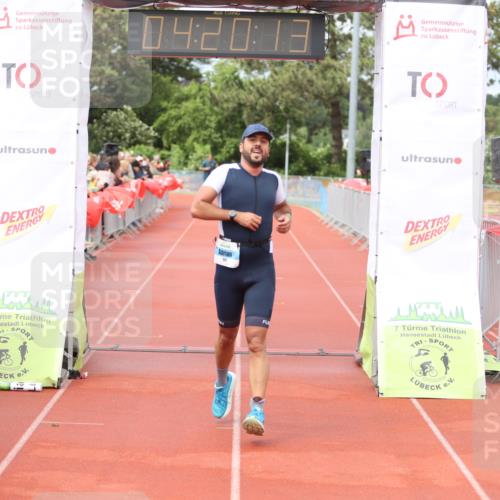 14.06.2026 - 7 Türme Triathlon Andreas Tolksdorf http://msf.ph/oto/9803126 14.06.2026 15:20:11 Ziel 942 meine-sportfotos.de