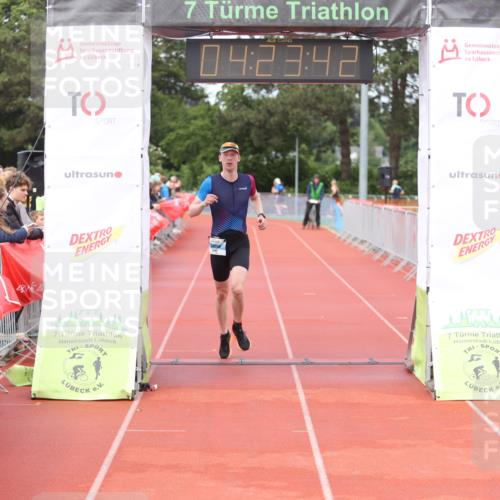 14.06.2026 - 7 Türme Triathlon Andreas Tolksdorf http://msf.ph/oto/9803371 14.06.2026 15:23:41 Ziel 1045 meine-sportfotos.de