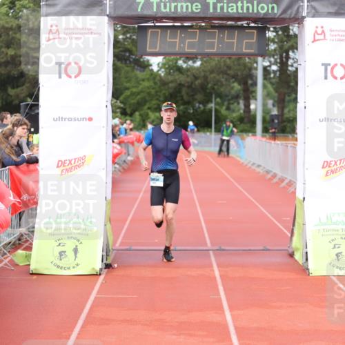 14.06.2026 - 7 Türme Triathlon Andreas Tolksdorf http://msf.ph/oto/9803375 14.06.2026 15:23:41 Ziel 1045 meine-sportfotos.de