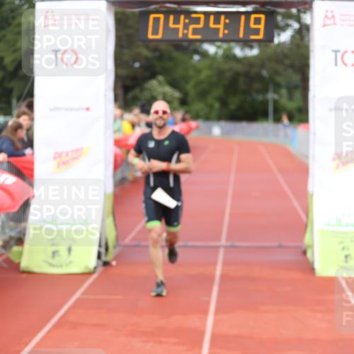 14.06.2026 - 7 Türme Triathlon Andreas Tolksdorf http://msf.ph/oto/9803421 14.06.2026 15:24:17 Ziel 1073 meine-sportfotos.de