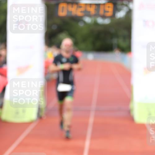 14.06.2026 - 7 Türme Triathlon Andreas Tolksdorf http://msf.ph/oto/9803424 14.06.2026 15:24:17 Ziel 1073 meine-sportfotos.de