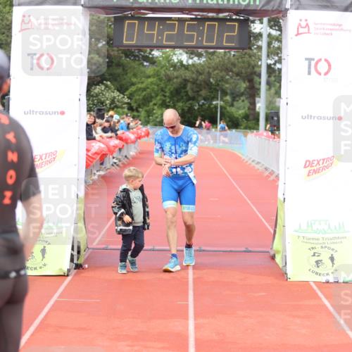 14.06.2026 - 7 Türme Triathlon Andreas Tolksdorf http://msf.ph/oto/9803541 14.06.2026 15:25:00 Ziel 981, 1026 meine-sportfotos.de