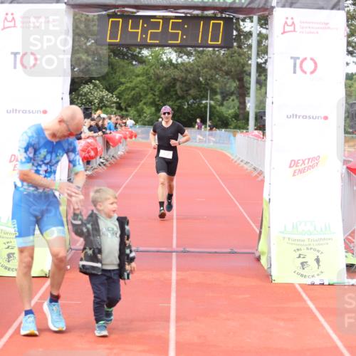 14.06.2026 - 7 Türme Triathlon Andreas Tolksdorf http://msf.ph/oto/9803549 14.06.2026 15:25:08 Ziel 981, 1008 meine-sportfotos.de