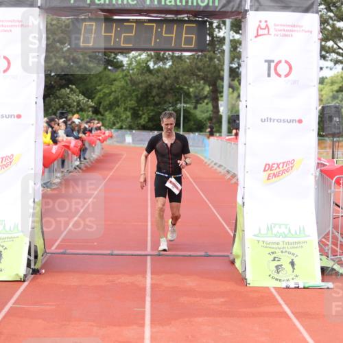 14.06.2026 - 7 Türme Triathlon Andreas Tolksdorf http://msf.ph/oto/9803828 14.06.2026 15:27:45 Ziel 828 meine-sportfotos.de