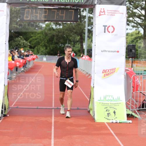 14.06.2026 - 7 Türme Triathlon Andreas Tolksdorf http://msf.ph/oto/9803835 14.06.2026 15:27:46 Ziel 828 meine-sportfotos.de