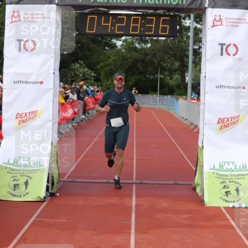 14.06.2026 - 7 Türme Triathlon Andreas Tolksdorf http://msf.ph/oto/9803944 14.06.2026 15:28:34 Ziel 1058, 1081 meine-sportfotos.de