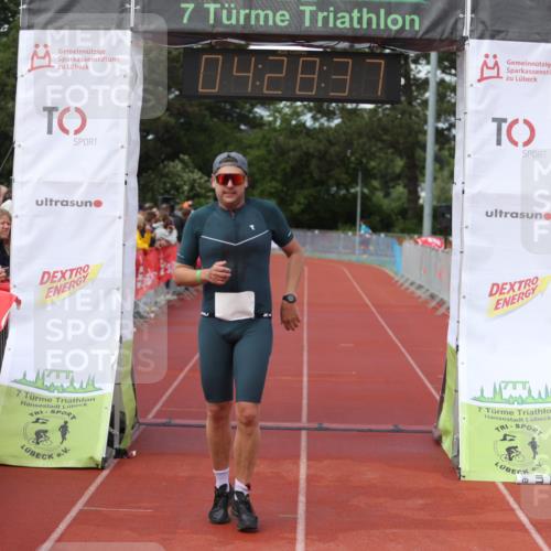 14.06.2026 - 7 Türme Triathlon Andreas Tolksdorf http://msf.ph/oto/9803958 14.06.2026 15:28:36 Ziel 1058, 1081 meine-sportfotos.de