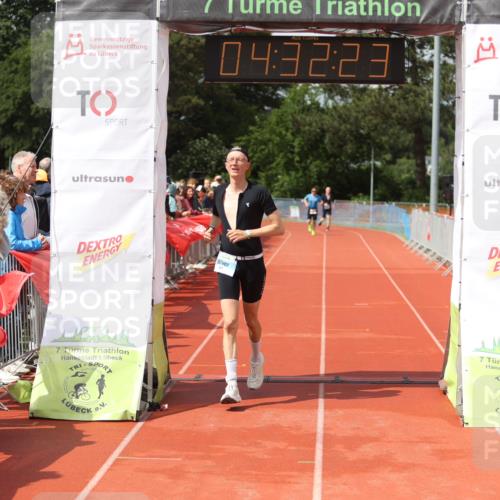 14.06.2026 - 7 Türme Triathlon Andreas Tolksdorf http://msf.ph/oto/9804230 14.06.2026 15:32:21 Ziel 901, 1021 meine-sportfotos.de