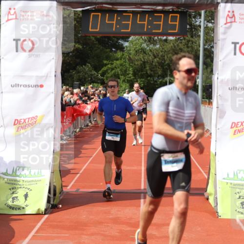 14.06.2026 - 7 Türme Triathlon Andreas Tolksdorf http://msf.ph/oto/9804585 14.06.2026 15:34:38 Ziel 923, 951, 1007, 1086, 1096 meine-sportfotos.de