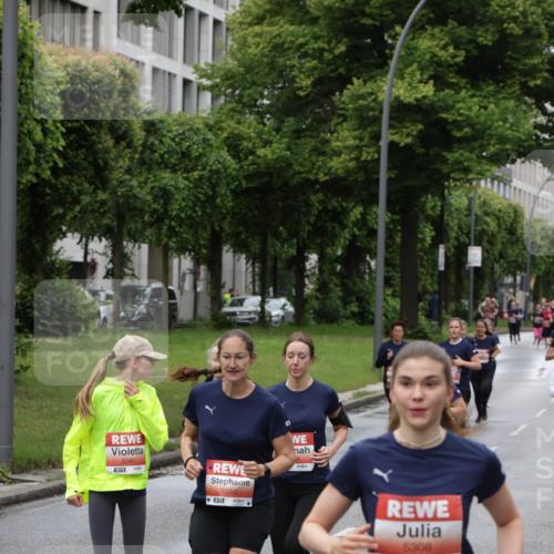 14.06.2026 - REWE Women's Run Jannik Wohlers http://msf.ph/oto/9804681 14.06.2026 10:38:37 Laufen 5661, 5556, 57, 5308, 57 meine-sportfotos.de