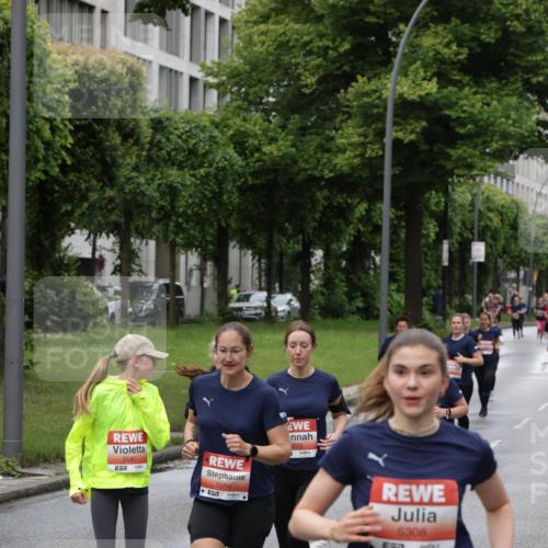 14.06.2026 - REWE Women's Run Jannik Wohlers http://msf.ph/oto/9804682 14.06.2026 10:38:37 Laufen 5661, 5556, 933, 5308 meine-sportfotos.de