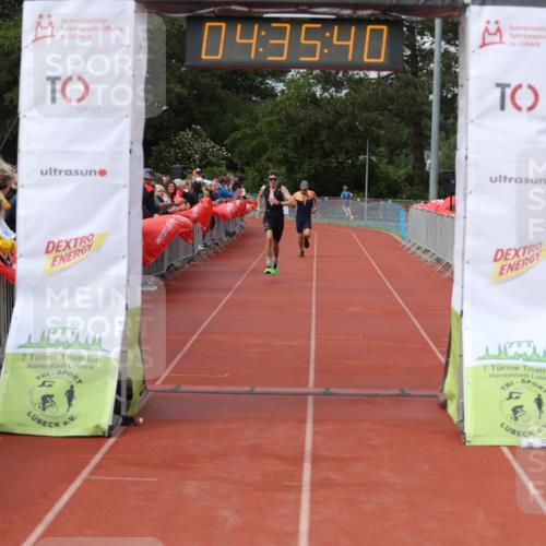14.06.2026 - 7 Türme Triathlon Andreas Tolksdorf http://msf.ph/oto/9804731 14.06.2026 15:35:39 Ziel 963, 987 meine-sportfotos.de