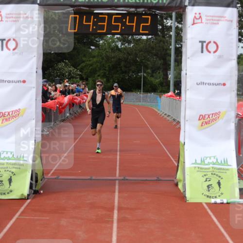 14.06.2026 - 7 Türme Triathlon Andreas Tolksdorf http://msf.ph/oto/9804746 14.06.2026 15:35:40 Ziel 963, 987 meine-sportfotos.de