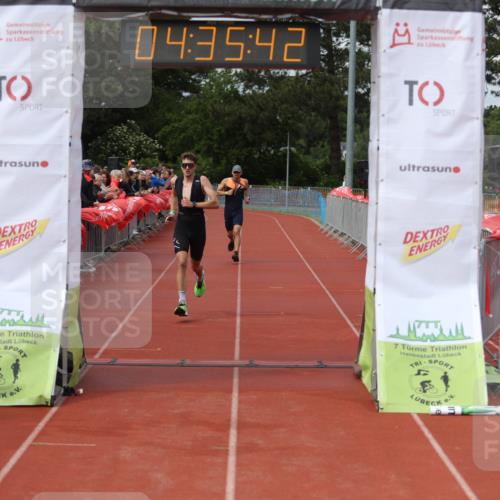 14.06.2026 - 7 Türme Triathlon Andreas Tolksdorf http://msf.ph/oto/9804750 14.06.2026 15:35:41 Ziel 963, 987 meine-sportfotos.de