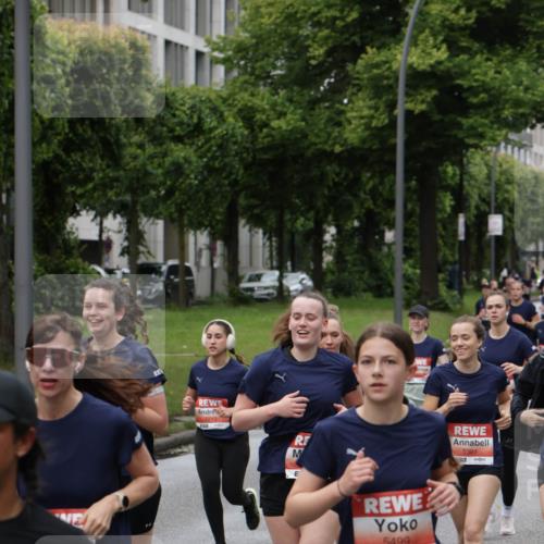 14.06.2026 - REWE Women's Run Jannik Wohlers http://msf.ph/oto/9804917 14.06.2026 10:39:09 Laufen 2, 5713, 5499, 7, 5381 meine-sportfotos.de