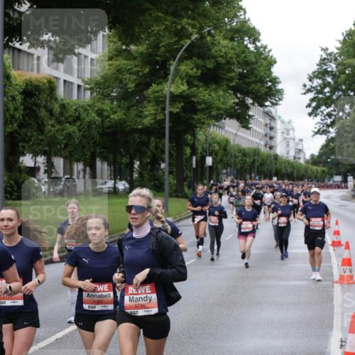 14.06.2026 - REWE Women's Run Jannik Wohlers http://msf.ph/oto/9804925 14.06.2026 10:39:11 Laufen 571, 7, 5381, 57, 5731 meine-sportfotos.de