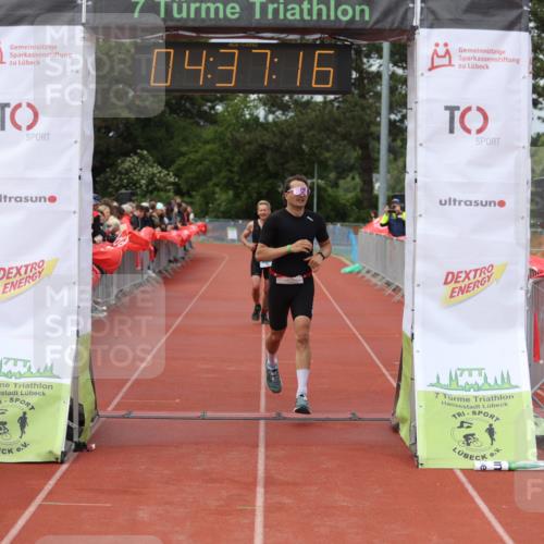14.06.2026 - 7 Türme Triathlon Andreas Tolksdorf http://msf.ph/oto/9805004 14.06.2026 15:37:16 Ziel 948, 1137 meine-sportfotos.de