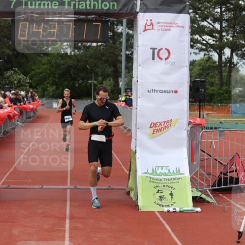 14.06.2026 - 7 Türme Triathlon Andreas Tolksdorf http://msf.ph/oto/9805006 14.06.2026 15:37:16 Ziel 948, 1137 meine-sportfotos.de