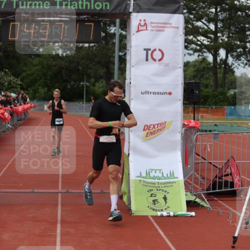 14.06.2026 - 7 Türme Triathlon Andreas Tolksdorf http://msf.ph/oto/9805007 14.06.2026 15:37:16 Ziel 948, 1137 meine-sportfotos.de