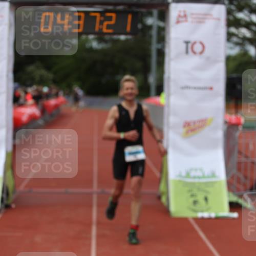 14.06.2026 - 7 Türme Triathlon Andreas Tolksdorf http://msf.ph/oto/9805015 14.06.2026 15:37:20 Ziel 948, 1137 meine-sportfotos.de