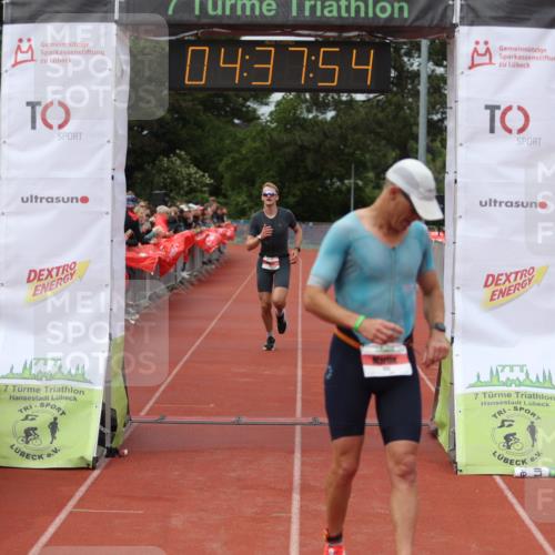 14.06.2026 - 7 Türme Triathlon Andreas Tolksdorf http://msf.ph/oto/9805042 14.06.2026 15:37:53 Ziel 676, 722 meine-sportfotos.de