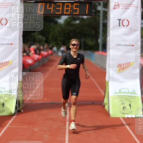 14.06.2026 - 7 Türme Triathlon Andreas Tolksdorf http://msf.ph/oto/9805092 14.06.2026 15:38:50 Ziel 894, 1636 meine-sportfotos.de