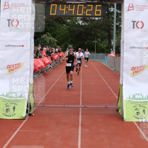 14.06.2026 - 7 Türme Triathlon Andreas Tolksdorf http://msf.ph/oto/9805149 14.06.2026 15:40:25 Ziel 1028, 1089 meine-sportfotos.de