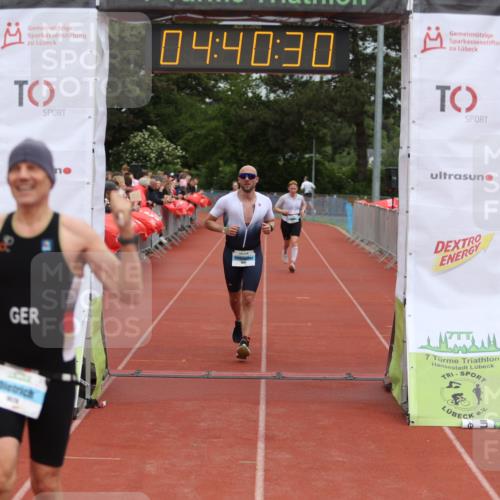 14.06.2026 - 7 Türme Triathlon Andreas Tolksdorf http://msf.ph/oto/9805154 14.06.2026 15:40:29 Ziel 973, 1028, 1089 meine-sportfotos.de