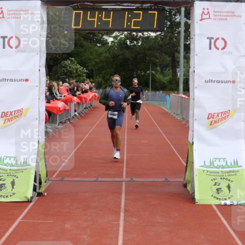 14.06.2026 - 7 Türme Triathlon Andreas Tolksdorf http://msf.ph/oto/9805187 14.06.2026 15:41:27 Ziel 713, 1165 meine-sportfotos.de