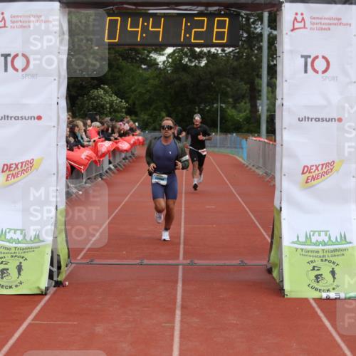 14.06.2026 - 7 Türme Triathlon Andreas Tolksdorf http://msf.ph/oto/9805188 14.06.2026 15:41:27 Ziel 713, 1165 meine-sportfotos.de