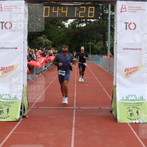 14.06.2026 - 7 Türme Triathlon Andreas Tolksdorf http://msf.ph/oto/9805190 14.06.2026 15:41:27 Ziel 713, 1165 meine-sportfotos.de