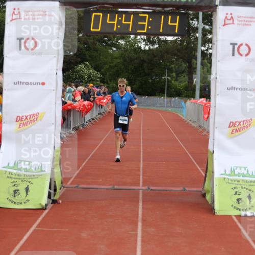 14.06.2026 - 7 Türme Triathlon Andreas Tolksdorf http://msf.ph/oto/9805250 14.06.2026 15:43:13 Ziel 710, 1067 meine-sportfotos.de