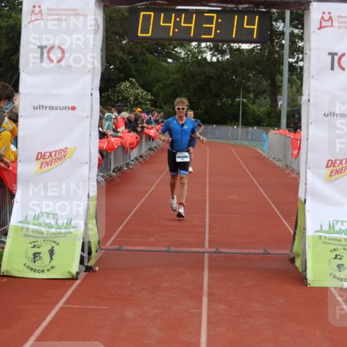 14.06.2026 - 7 Türme Triathlon Andreas Tolksdorf http://msf.ph/oto/9805251 14.06.2026 15:43:13 Ziel 710, 1067 meine-sportfotos.de