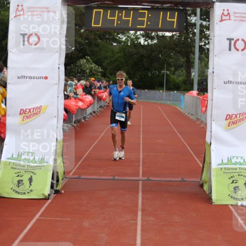 14.06.2026 - 7 Türme Triathlon Andreas Tolksdorf http://msf.ph/oto/9805252 14.06.2026 15:43:13 Ziel 710, 1067 meine-sportfotos.de