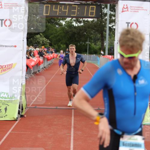 14.06.2026 - 7 Türme Triathlon Andreas Tolksdorf http://msf.ph/oto/9805256 14.06.2026 15:43:18 Ziel 710, 1067, 1601 meine-sportfotos.de