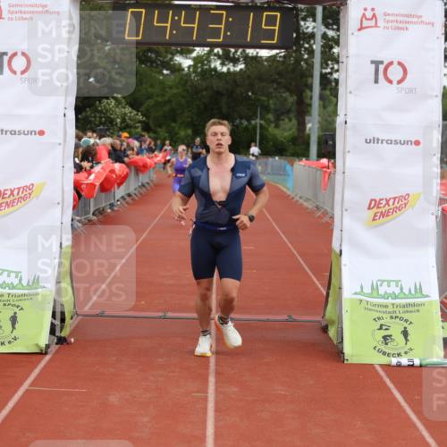 14.06.2026 - 7 Türme Triathlon Andreas Tolksdorf http://msf.ph/oto/9805259 14.06.2026 15:43:18 Ziel 710, 1067, 1601 meine-sportfotos.de