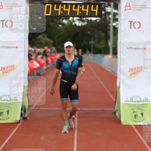 14.06.2026 - 7 Türme Triathlon Andreas Tolksdorf http://msf.ph/oto/9805308 14.06.2026 15:44:42 Ziel 832, 992, 1032, 1068, 1651 meine-sportfotos.de