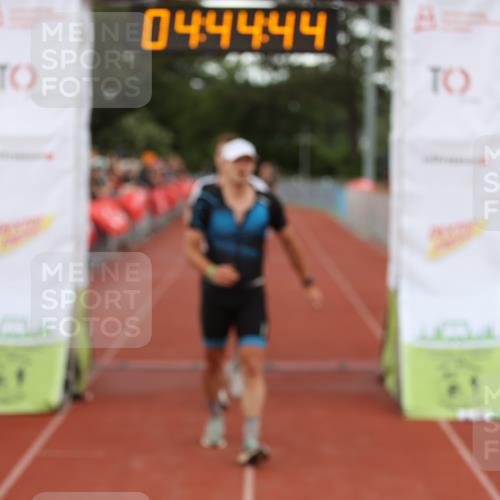 14.06.2026 - 7 Türme Triathlon Andreas Tolksdorf http://msf.ph/oto/9805309 14.06.2026 15:44:43 Ziel 832, 992, 1032, 1068, 1651 meine-sportfotos.de