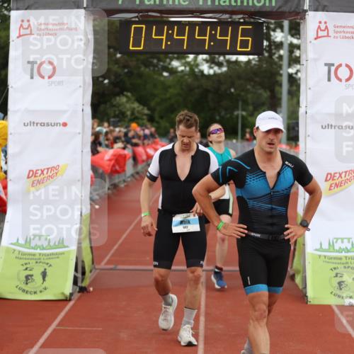 14.06.2026 - 7 Türme Triathlon Andreas Tolksdorf http://msf.ph/oto/9805310 14.06.2026 15:44:44 Ziel 832, 992, 993, 1032, 1068, 1651 meine-sportfotos.de