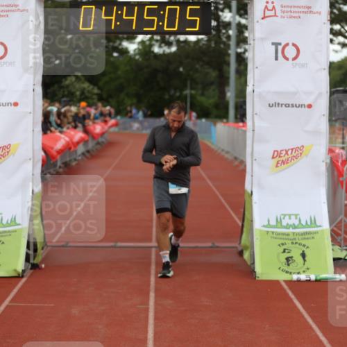 14.06.2026 - 7 Türme Triathlon Andreas Tolksdorf http://msf.ph/oto/9805326 14.06.2026 15:45:03 Ziel 896, 1097 meine-sportfotos.de