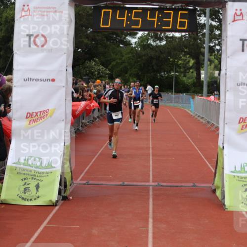 14.06.2026 - 7 Türme Triathlon Andreas Tolksdorf http://msf.ph/oto/9805791 14.06.2026 15:54:34 Ziel 711, 827, 1061, 1745 meine-sportfotos.de